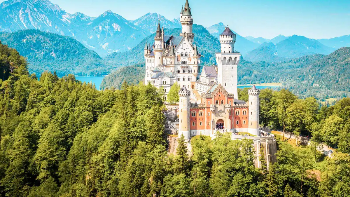 Premium coach, 28 seats on a Neuschwanstein Castle tour from Munich, Bavaria, Germany