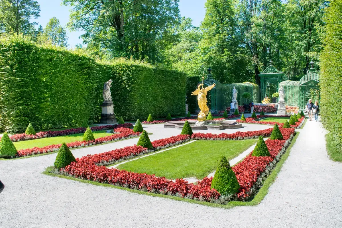 The gardens and gilded fountain of Linderhof Palace on a Neuschwanstein and Linderhof tour from Munich, Bavaria